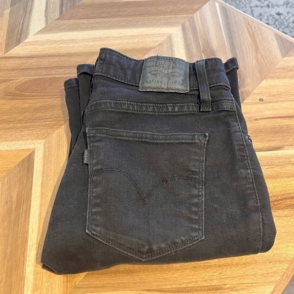 Levi's stretchy black boot cut jean size 27" inseam is 32". - Picture 2 of 9